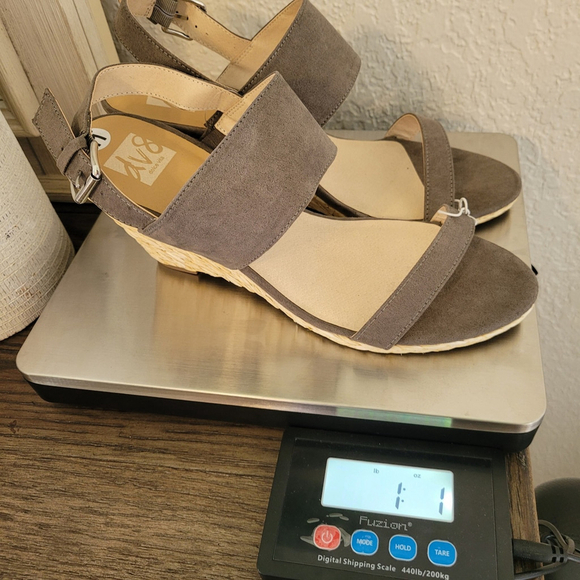 Dolce Vita DV8 Taupe Suede Wedge Sandals Women's Size 11 - Picture 5 of 5